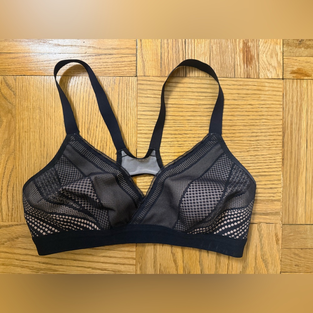 Lululemon Awake To Lace Bra Black 32D Adjustable Straps Mesh Sports Bra